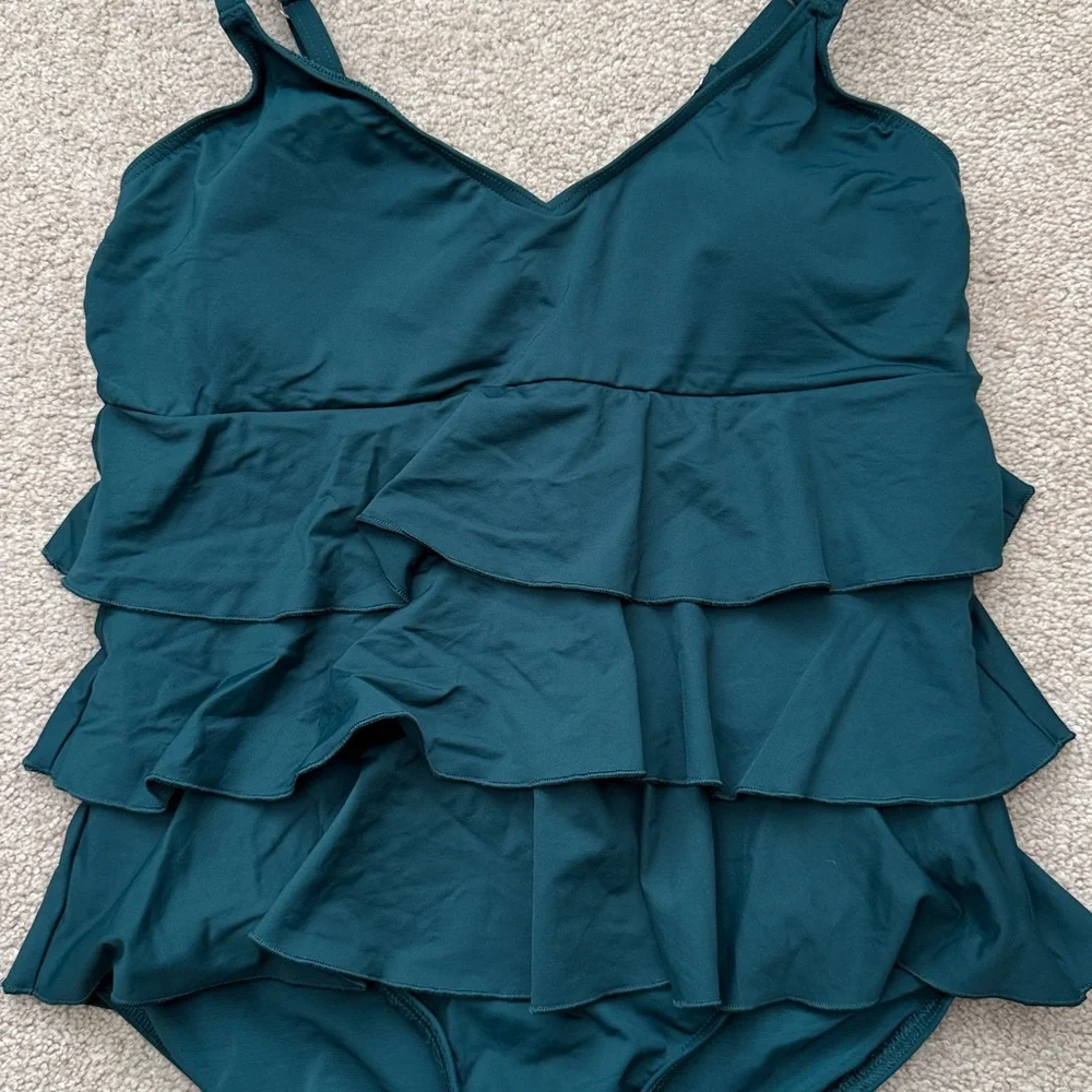 NWOT Lands End Smoothing Ruffle Fauxkini Hunter Green One Piece Swimsuit Size 14